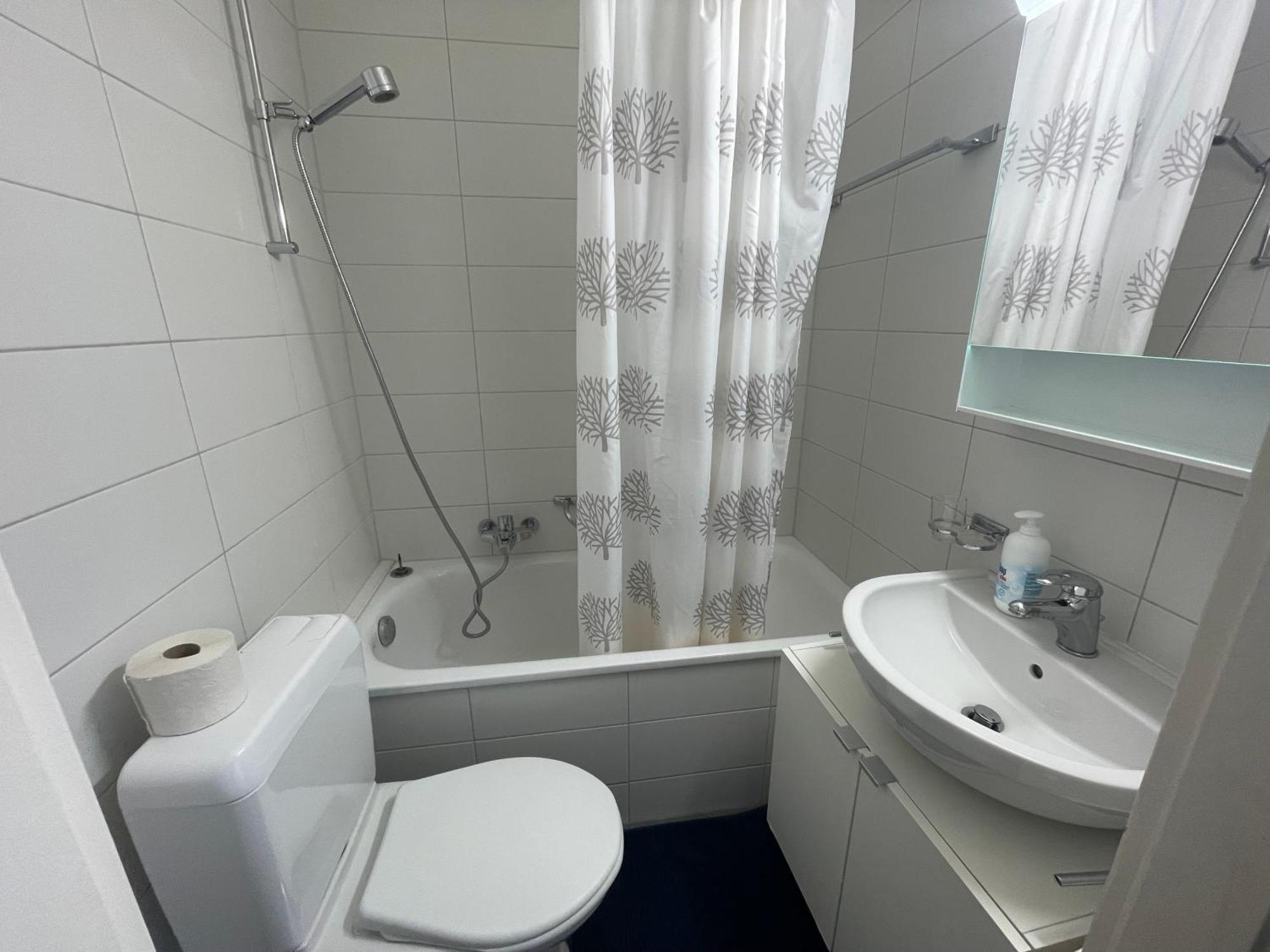 Beautiful 2 Minutes From Train Station Appartement