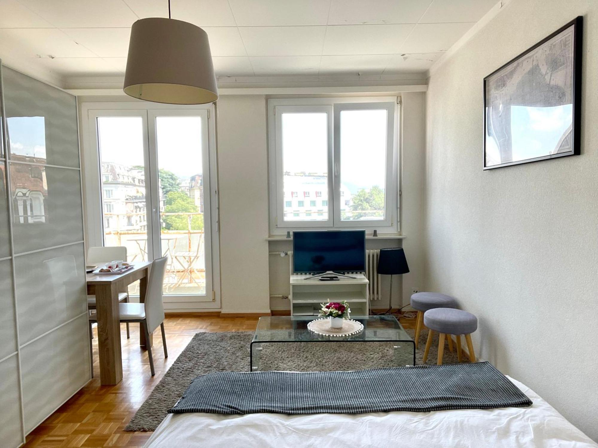 Beautiful 2 Minutes From Train Station *