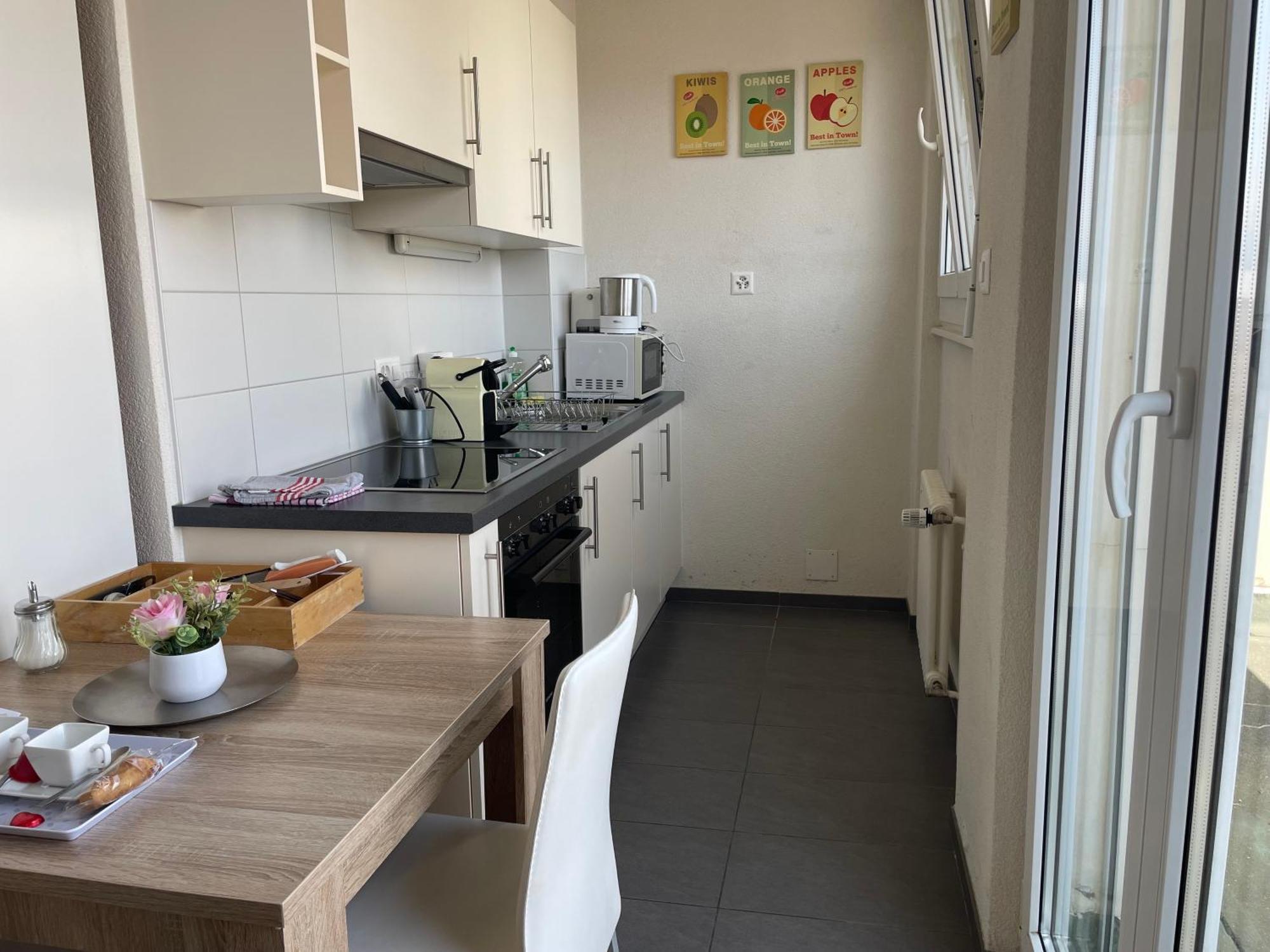 Beautiful 2 Minutes From Train Station *