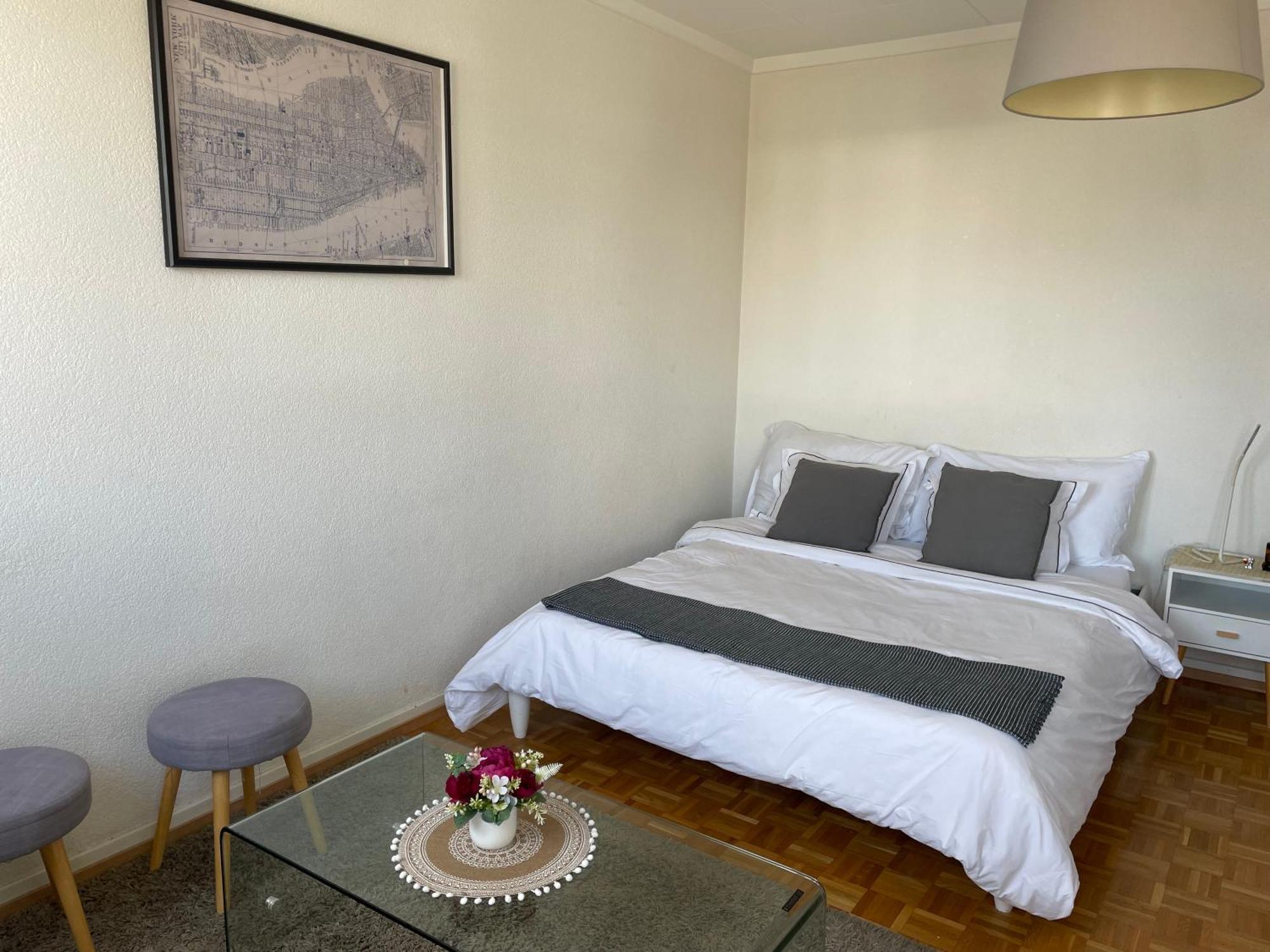 Beautiful 2 Minutes From Train Station Appartement