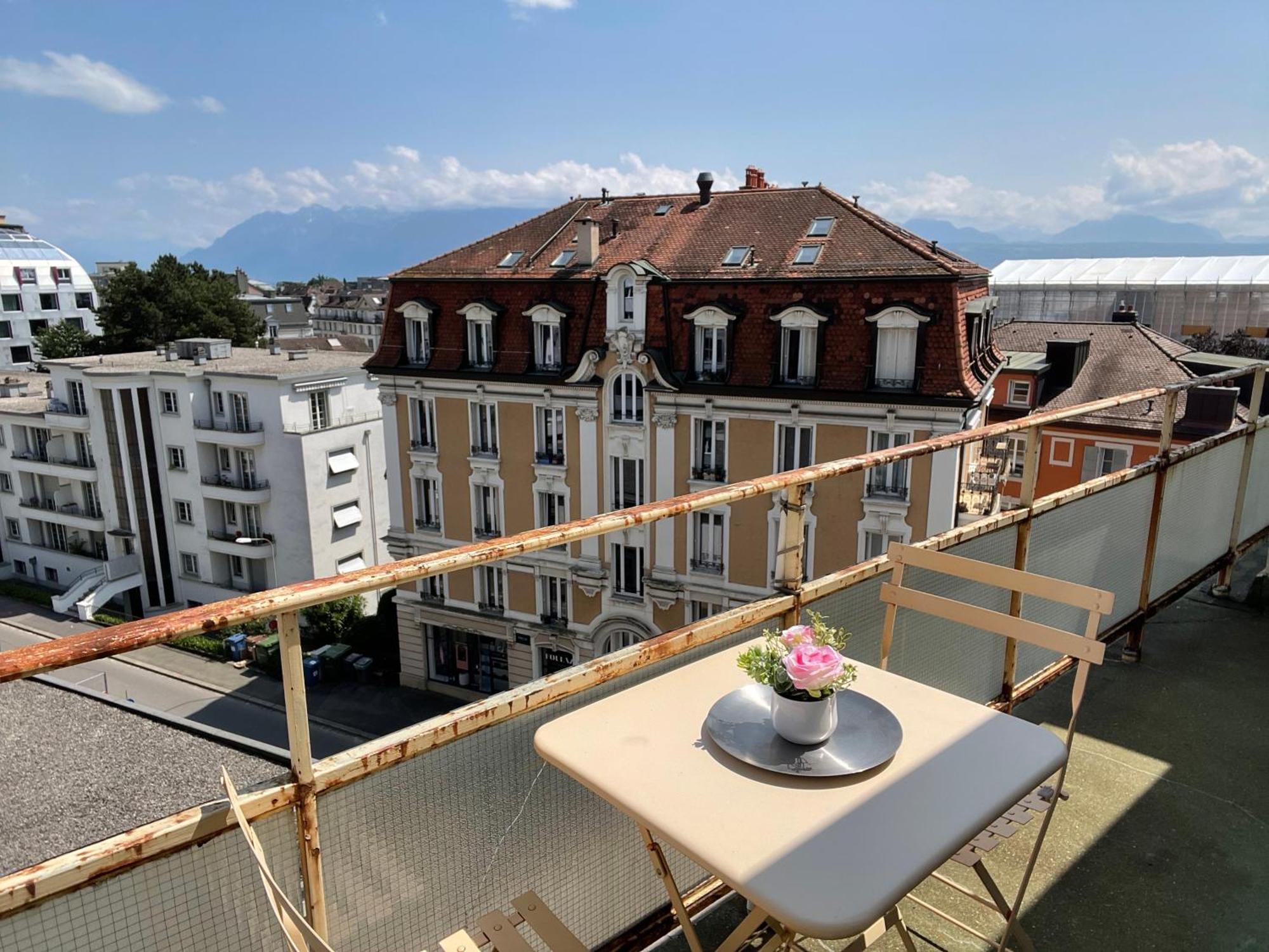 Beautiful 2 Minutes From Train Station *